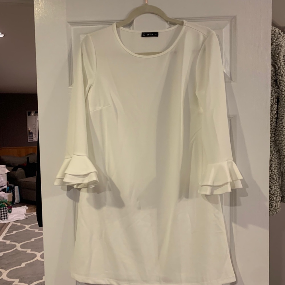 White puff sleeve dress